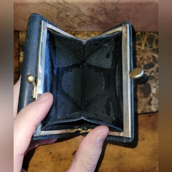 Salvatore Ferragamo black trifold wallet - Picture 5 of 7